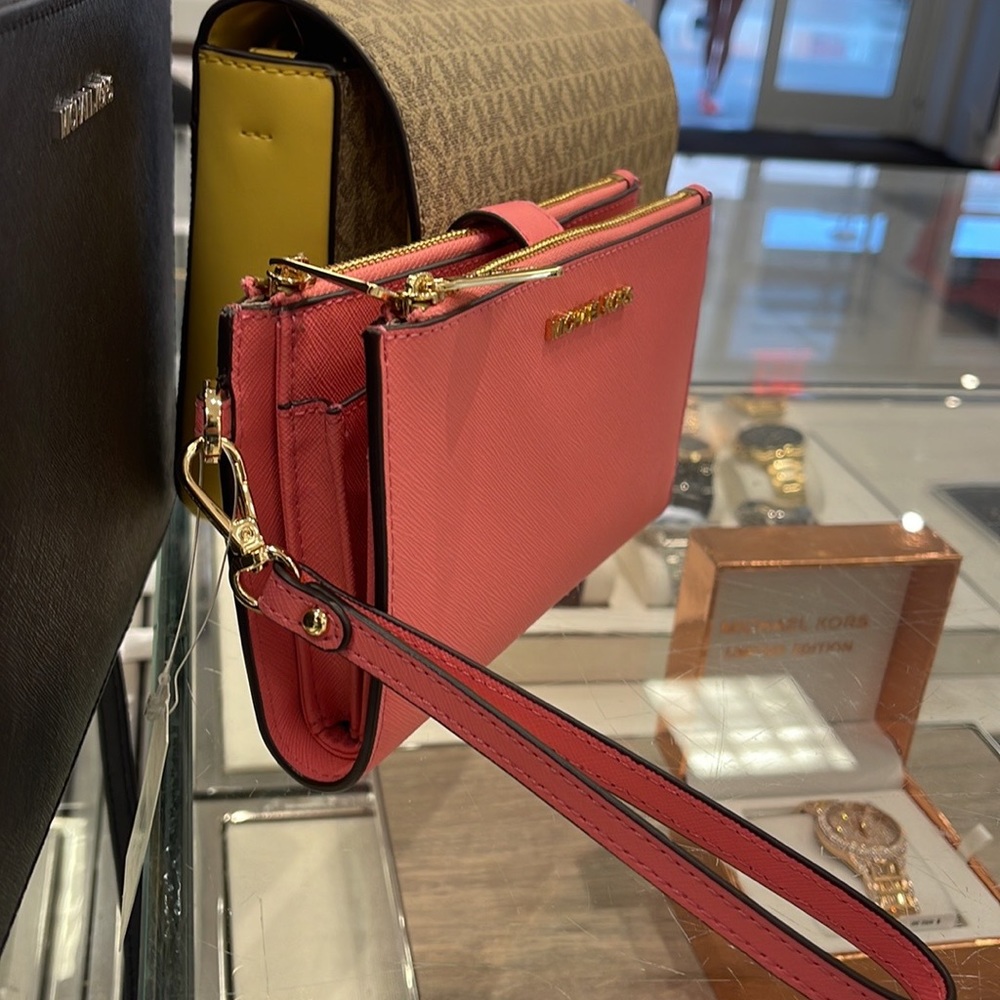 MICHAEL KORS LARGE DOUBLE ZIP WRISTLET WALLET PHONE CASE CLUTCH 
Tea Rose NWT - Picture 4 of 16